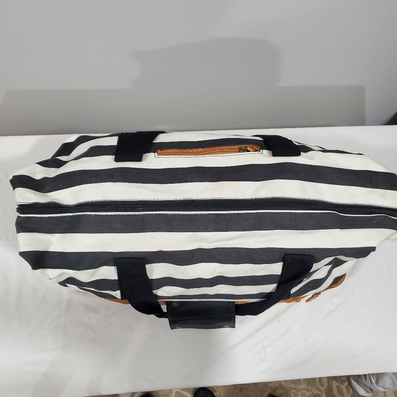 NWOT - Unisex Overnight/Weekender Bag - Picture 3 of 11